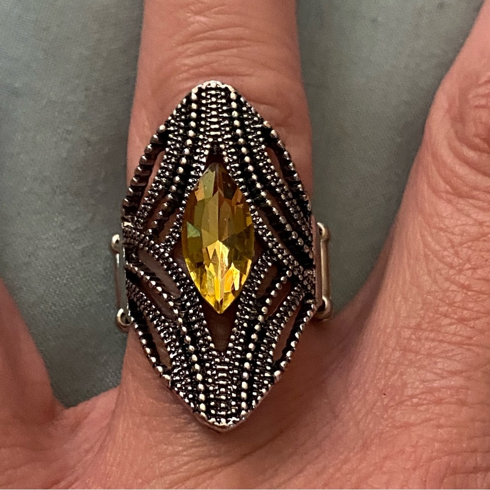 Womens Vintage Ring 1.5” H Elastic Metal Band Diamond Shape Yellow Stone Goth